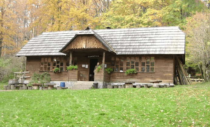 Planinarski dom Grafičar, 864 m, Medvednica