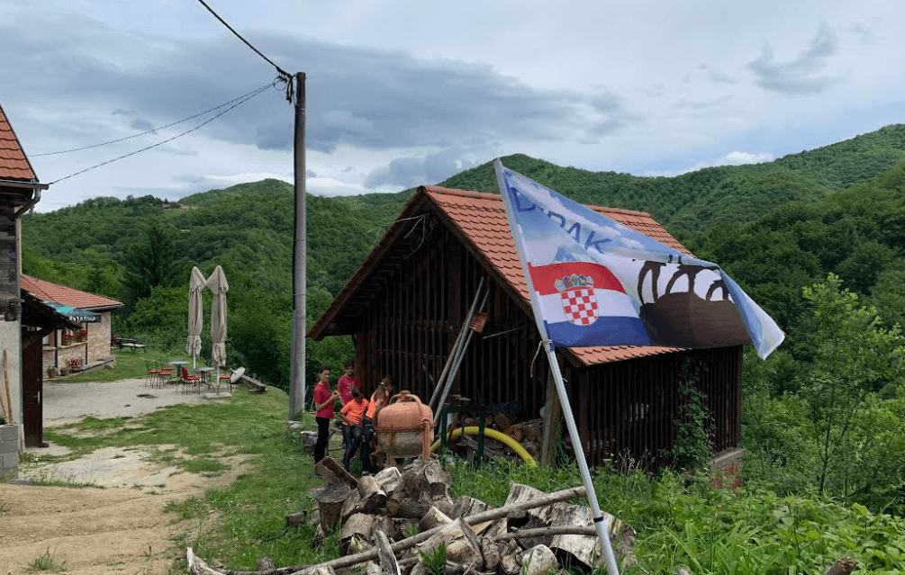 Planinarski dom Grafičar, 864 m, Medvednica